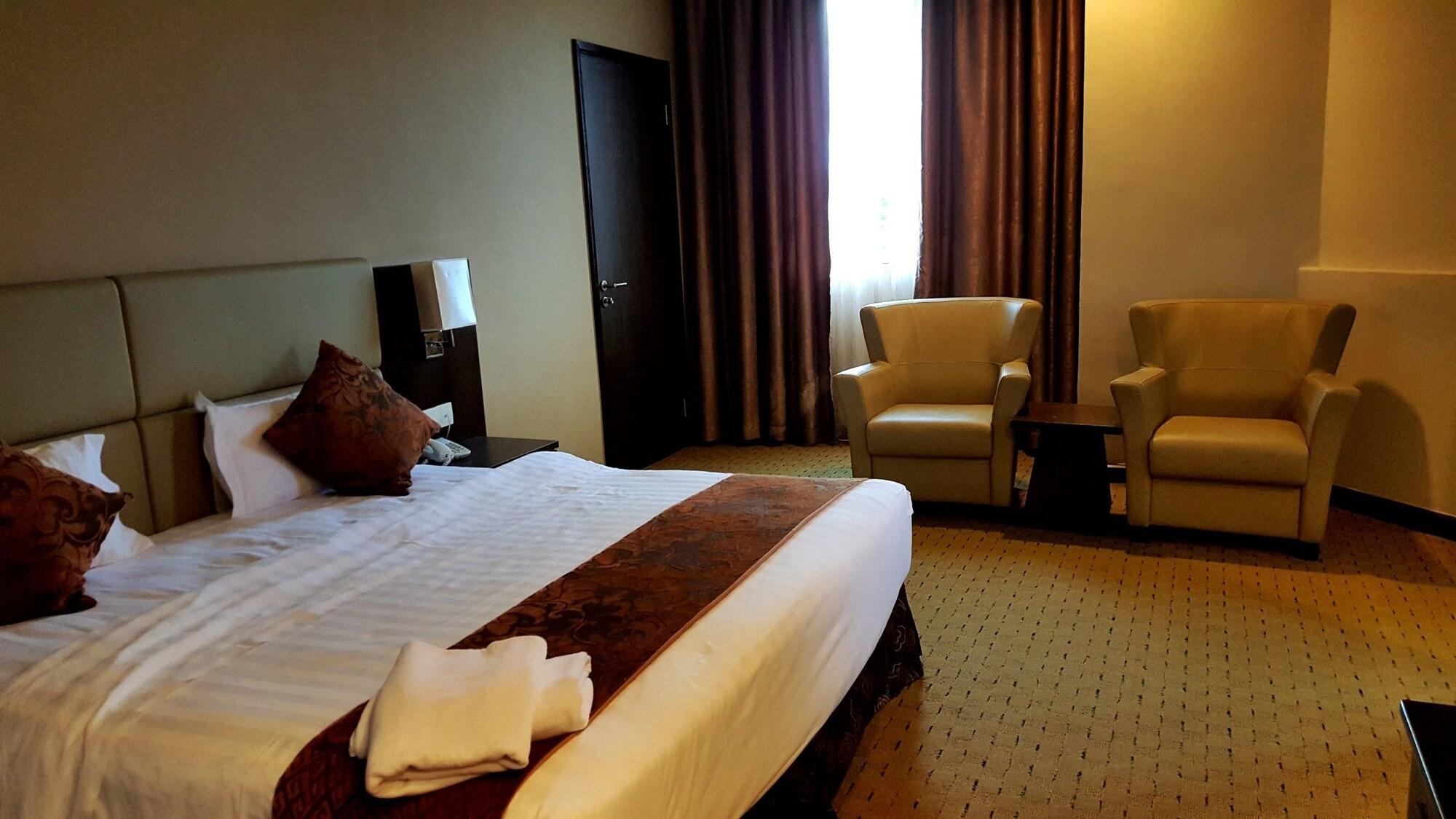 קוטה קינבלו Lintas View Hotel מראה חיצוני תמונה