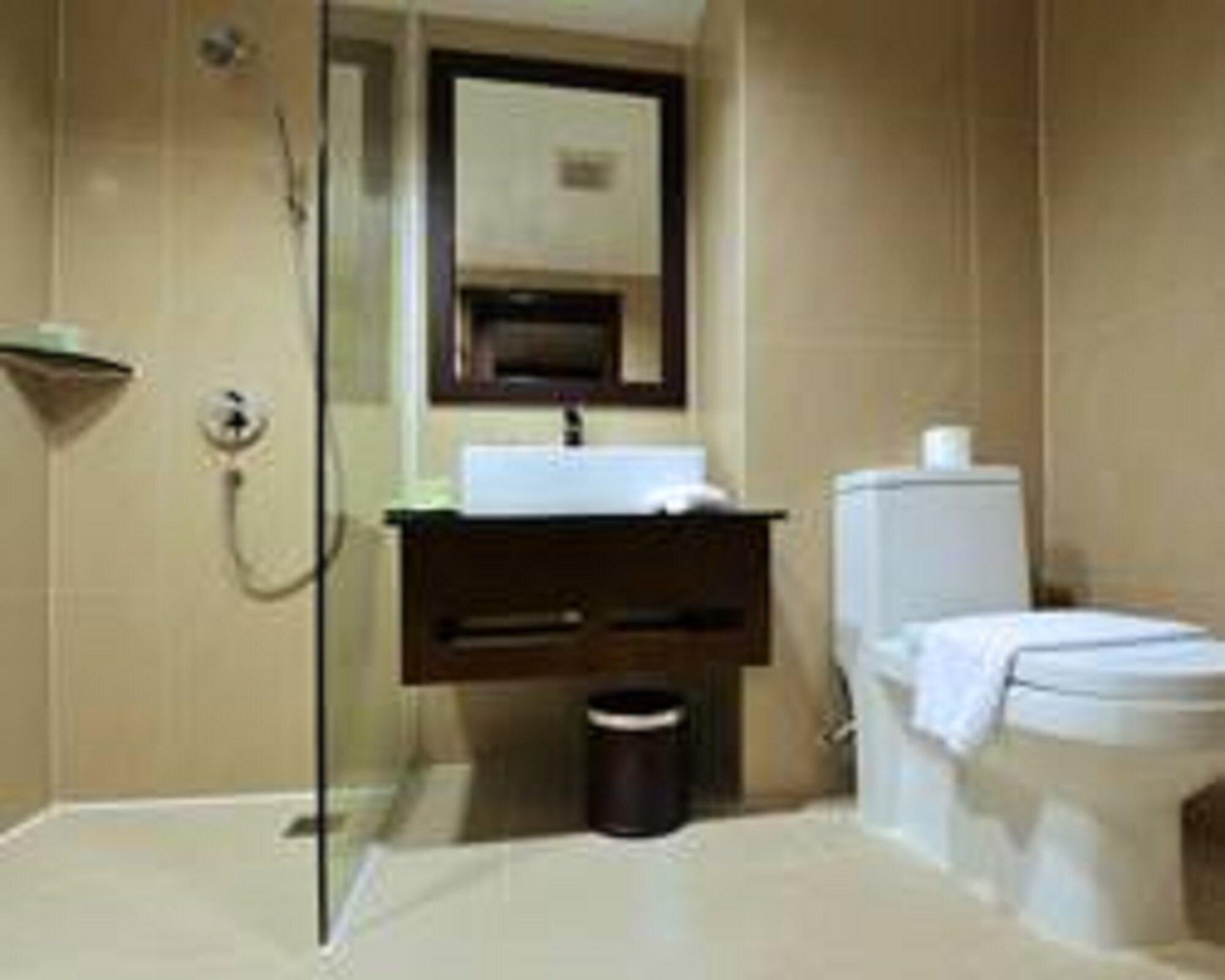 קוטה קינבלו Lintas View Hotel מראה חיצוני תמונה