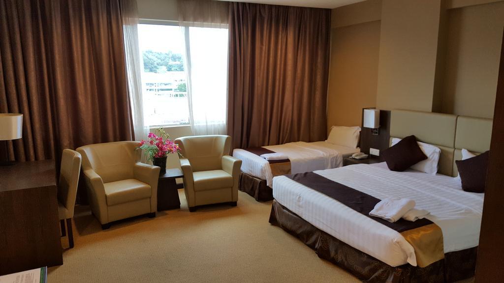 קוטה קינבלו Lintas View Hotel מראה חיצוני תמונה