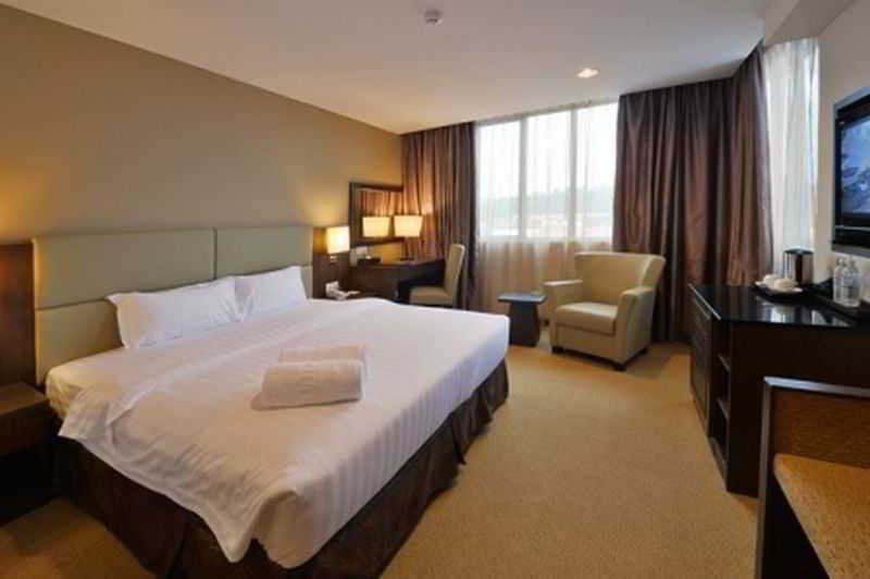 קוטה קינבלו Lintas View Hotel מראה חיצוני תמונה