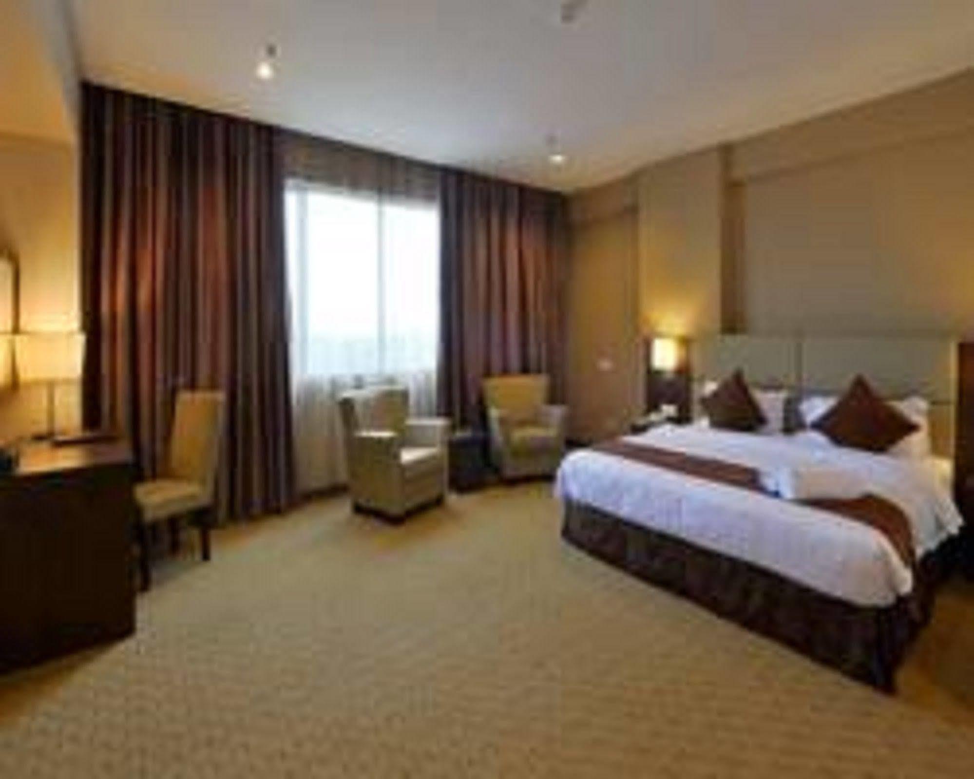 קוטה קינבלו Lintas View Hotel מראה חיצוני תמונה